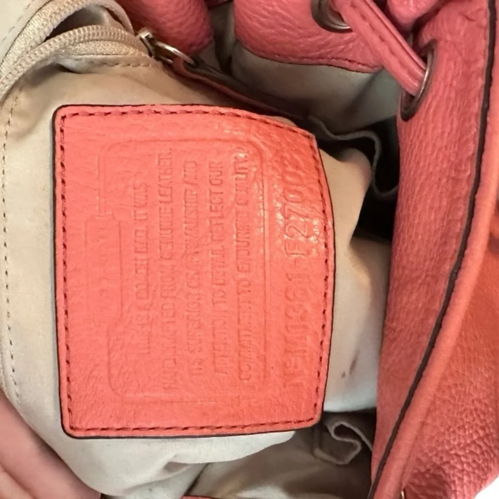 Coach‎ Pebbled Leather Purse